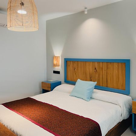 100% Fun Hotel Тарифа Екстериор снимка