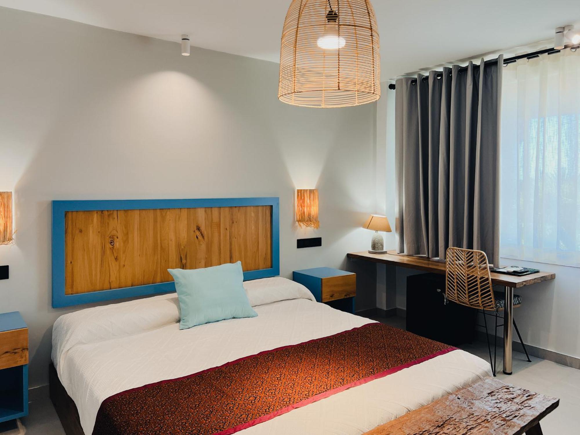 100% Fun Hotel Тарифа Екстериор снимка
