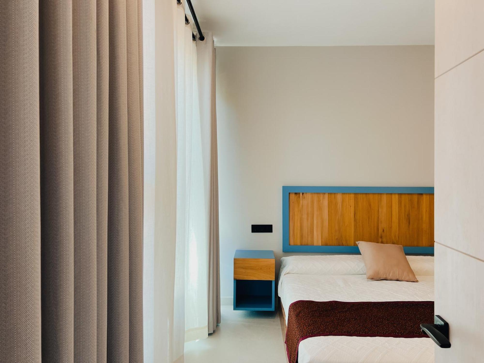100% Fun Hotel Тарифа Екстериор снимка
